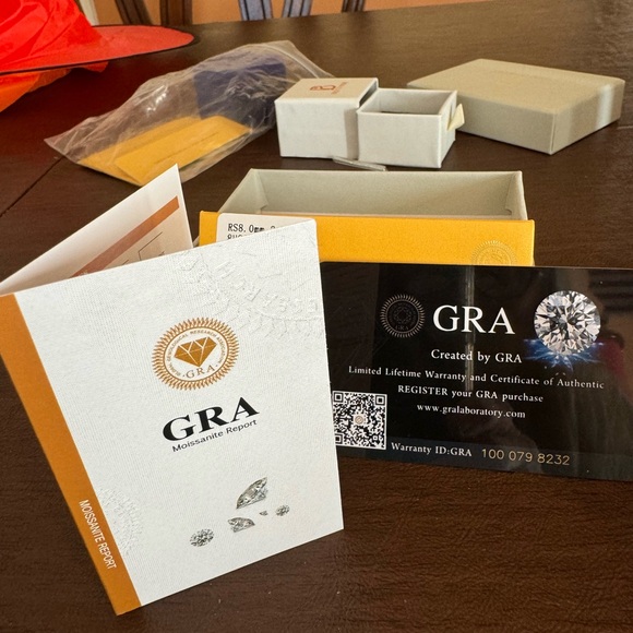 Stunning 2 carat engagement ring. Size 7 NEW - Picture 7 of 9